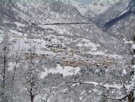 Erto in inverno visto da Saveda.jpg